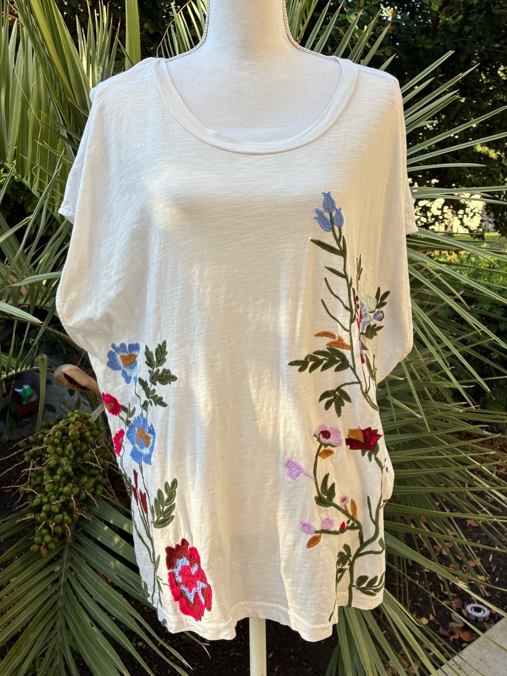 Anthropologie Growing Florals White Embroidered Muscle Tee XL View 3